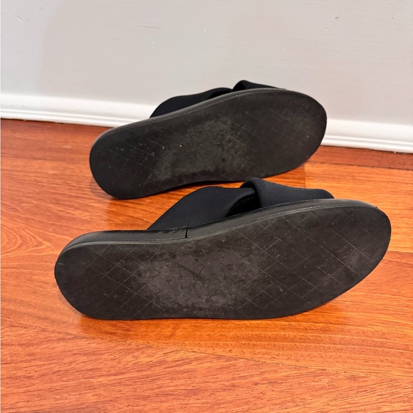 Chanel Interlocking CC Crossover Leather Bottom Slides - Worn Once! Size 37 - Picture 3 of 8